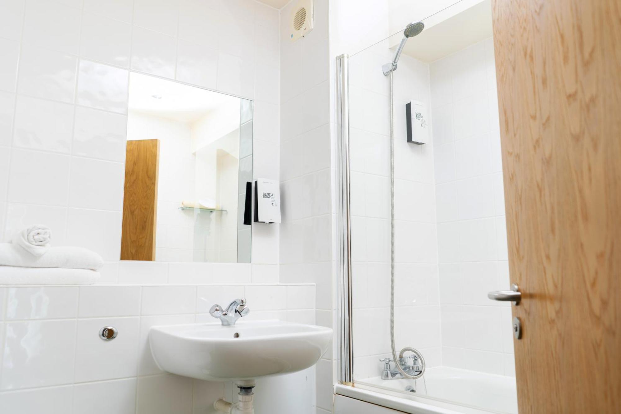 Croyde Bay Hotel Or Self Catering Buitenkant foto